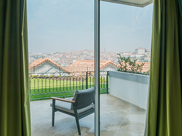 Terrasse mit Ausblick auf Porto - The Yeatman